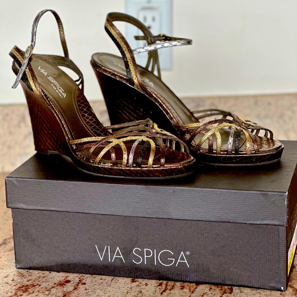 Via Spiga size 10 Gold/Black/Bronze Metallic Sandal